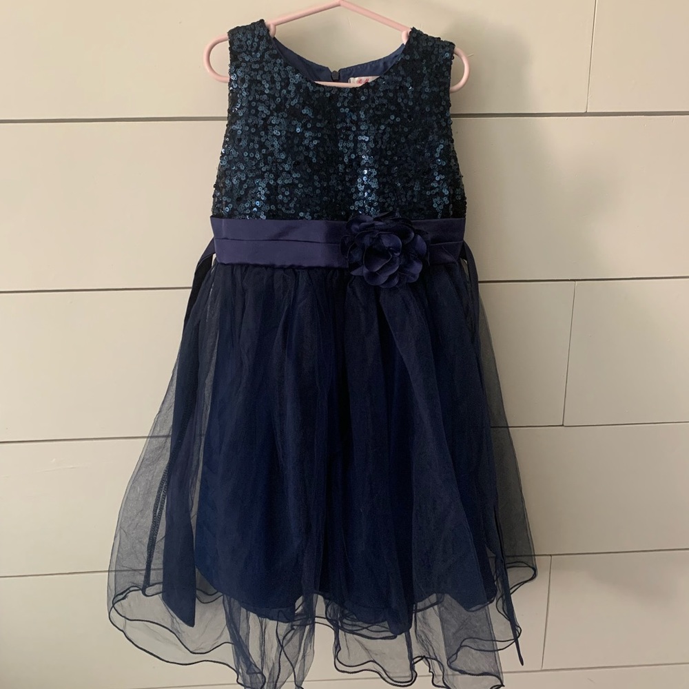Cute and comfortable sequin and tulle navy dress.